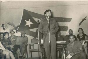 El comandante Raúl Castro les explicó la misión a cumplir en el Escambray