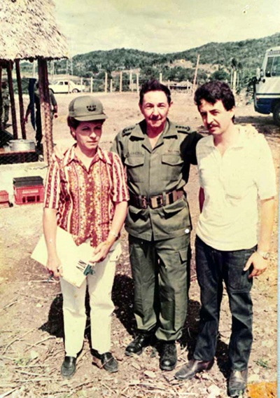 Con el autor de esta crónica y una periodista de la provincia de Holguín.