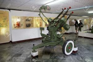 EL COMBATE ENTRE UN B-26 MERCENARIO Y UNA BATERIA DE JÓVENES ARTILLEROS